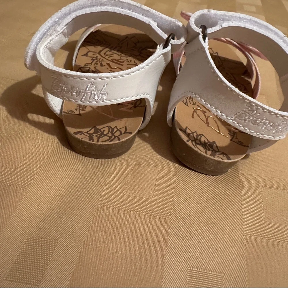 Blowfish Malibu White and Pink Kids Sandals with Bow NEW‎ Size 6 girls